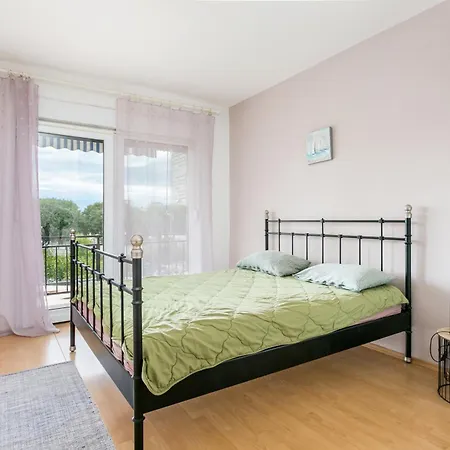 Apartment With Parking Space - 22293 *